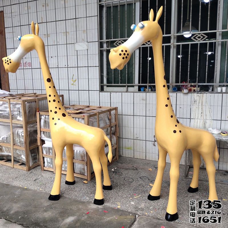 景區(qū)游樂園玻璃鋼卡通可愛長頸鹿雕塑 景區(qū)游樂園玻璃鋼卡通可愛長頸鹿雕塑